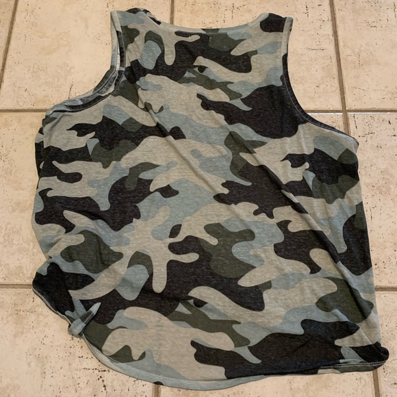 💜 Maurices Size 2 Camo USA Graphic Tie-Front Tank Top - Picture 3 of 6